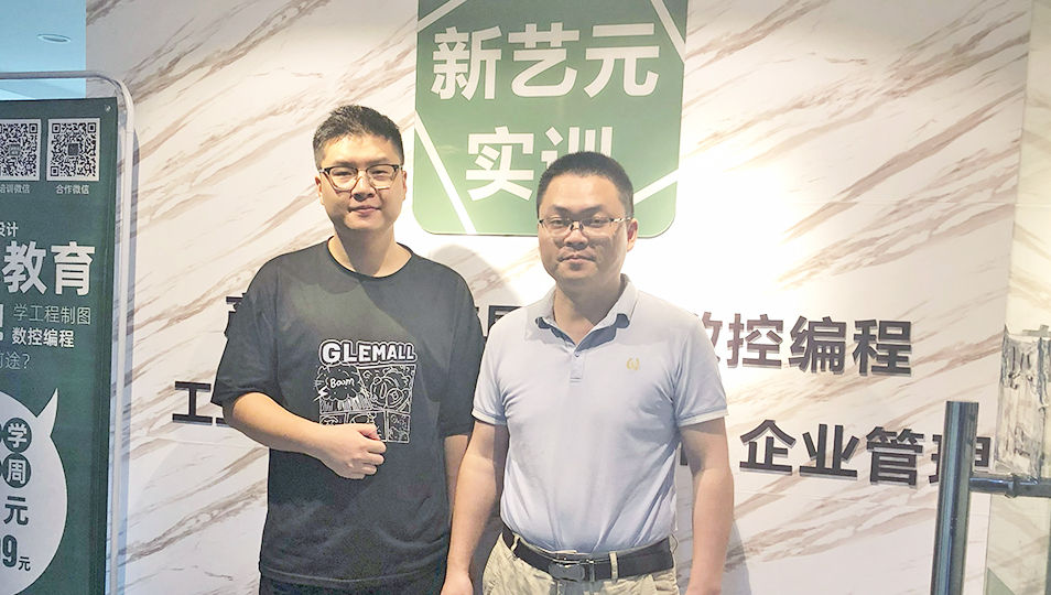 周传雄同学
